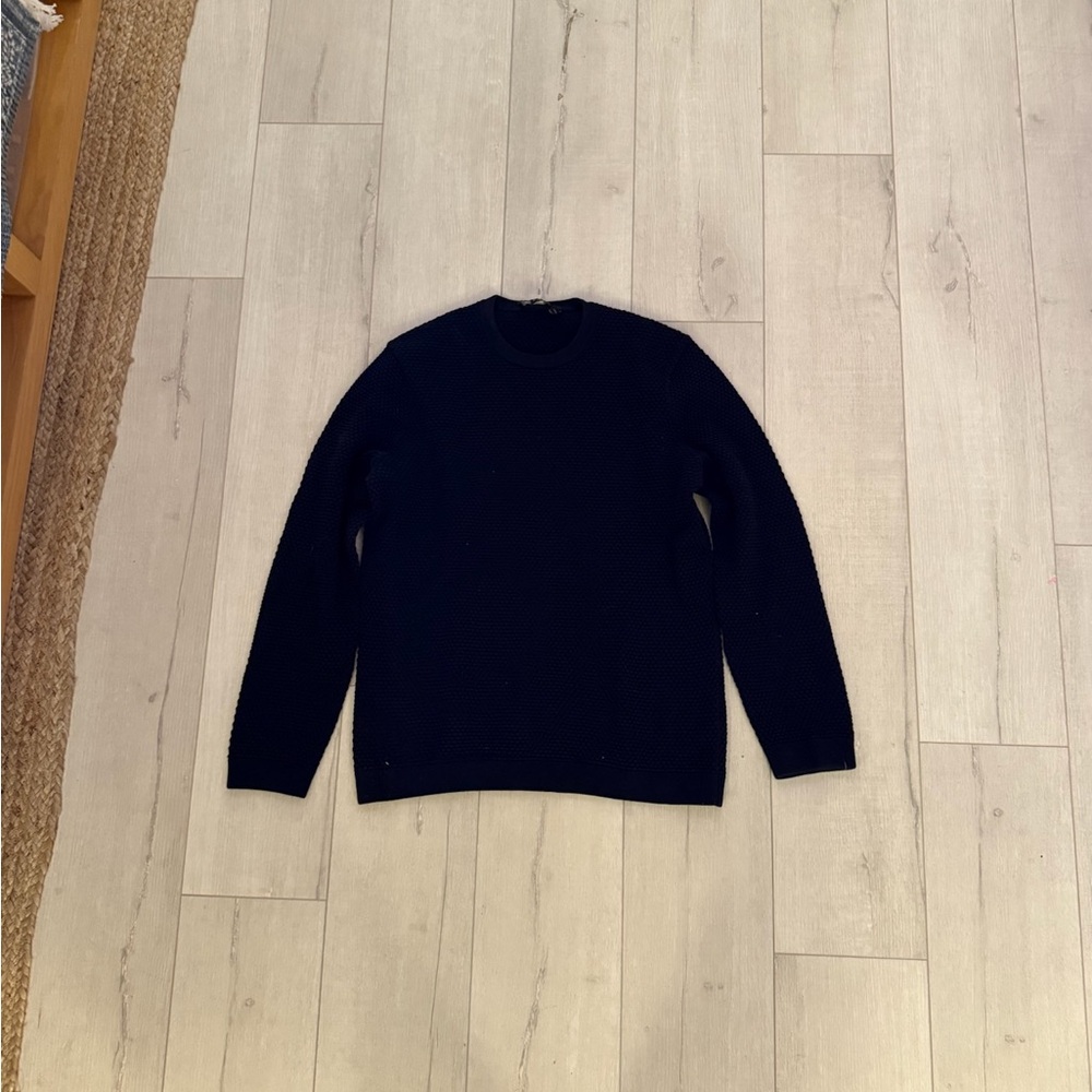 THEORY Men's Deep Blue Textured Knit Crewneck Sweater Size M scalloped pullover - Picture 8 of 8